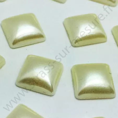 Demi-perle nacrée carré à coller - Ivoire nacré - 8mm, 10mm - détail