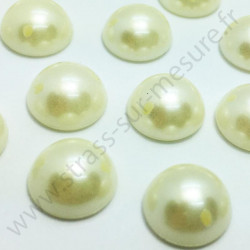 Demi-perle nacrée rond à coudre - Ivoire nacré - 6mm à 10mm - détail