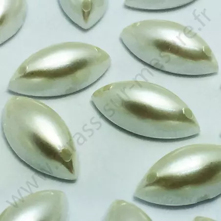 Demi-perle nacrée ovale à coudre - Blanc nacré - 10mm, 15mm - détail