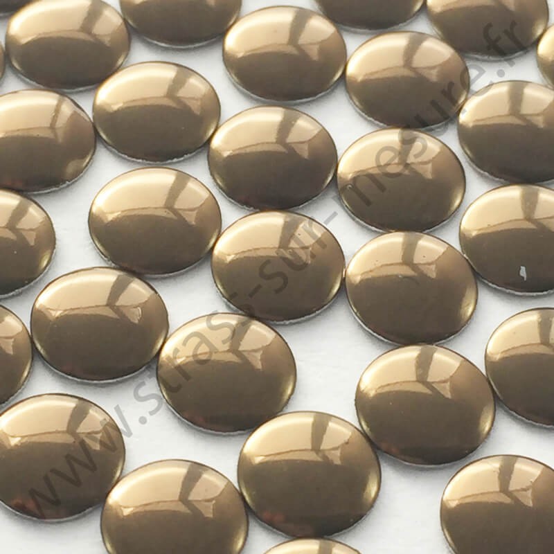 Strass thermocollant en métal rond plat - Marron - 2mm à 8mm - détail Strass thermocollant en métal rond plat - Marron - 2mm à 8mm - détail
